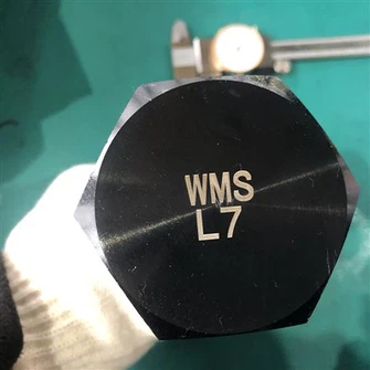 Dažādu materiālu skrūves un uzgriežņi